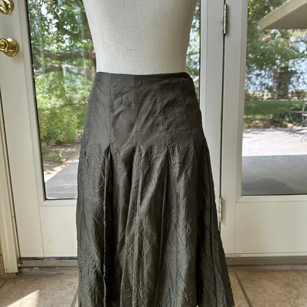 BURBERRY Olive Green Pleated Silk Skirt (Low-waisted) - Picture 2 of 5
